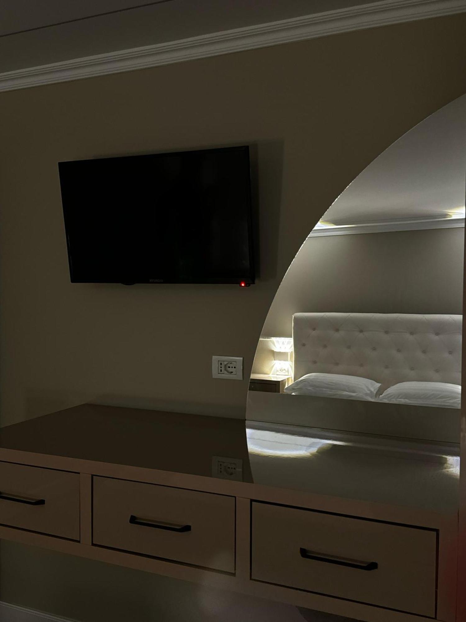 Bliss Boutique Hotel Дуррес Экстерьер фото